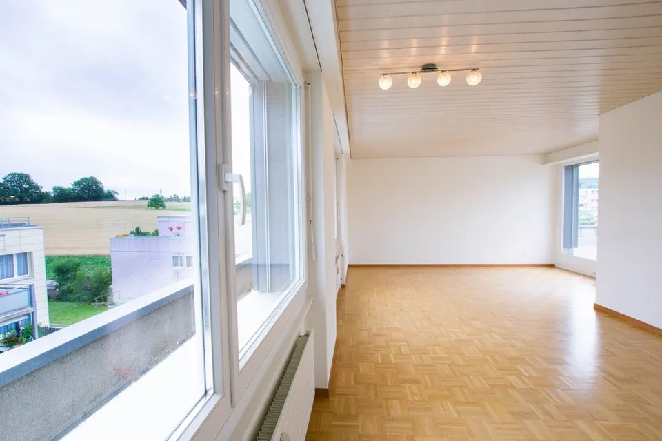 Attikawohnung mit grosser Terrasse an der Landwirtschaftszone in Brügg – Foto 4 von 11