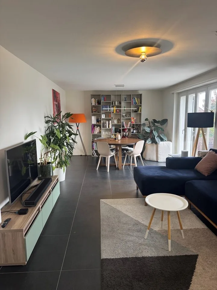 Moderne 2.5 Zimmer-Wohnung in Zürich Höngg zu vermieten – Foto 2 von 8