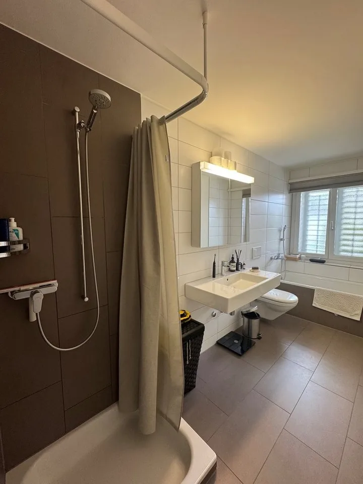 Moderne 2.5 Zimmer-Wohnung in Zürich Höngg zu vermieten – Foto 7 von 8