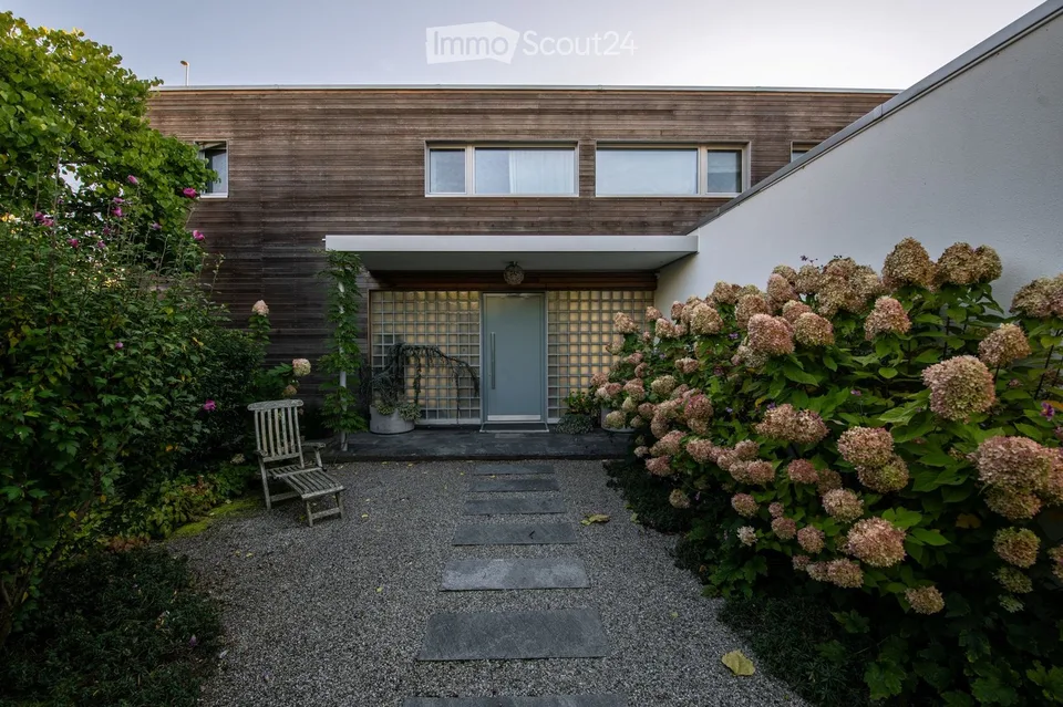 Grosszügiges 7.5-Zimmer-Einfamilienhaus mit Naturpool – Ihr neues Zuhause an bester Lage in Seuzach – Foto 3 von 30