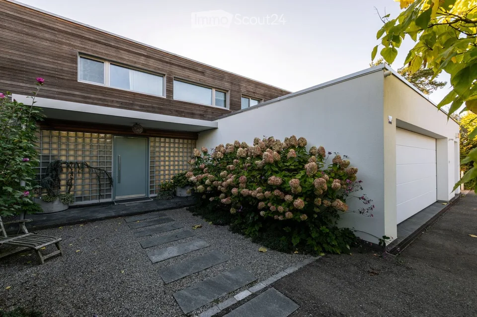 Grosszügiges 7.5-Zimmer-Einfamilienhaus mit Naturpool – Ihr neues Zuhause an bester Lage in Seuzach – Foto 2 von 30