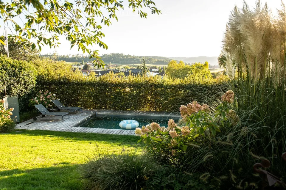Grosszügiges 7.5-Zimmer-Einfamilienhaus mit Naturpool – Ihr neues Zuhause an bester Lage in Seuzach – Foto 6 von 30