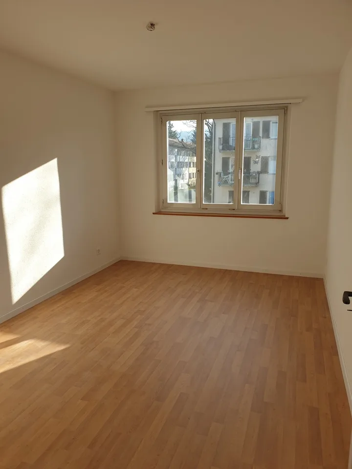 Appartement attractif de 3 pièces avec balcon à Zürich-Schwamendingen – photo 4 sur 6