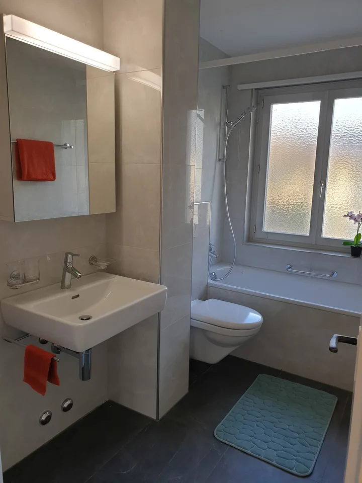 Appartement attractif de 3 pièces avec balcon à Zürich-Schwamendingen – photo 2 sur 6
