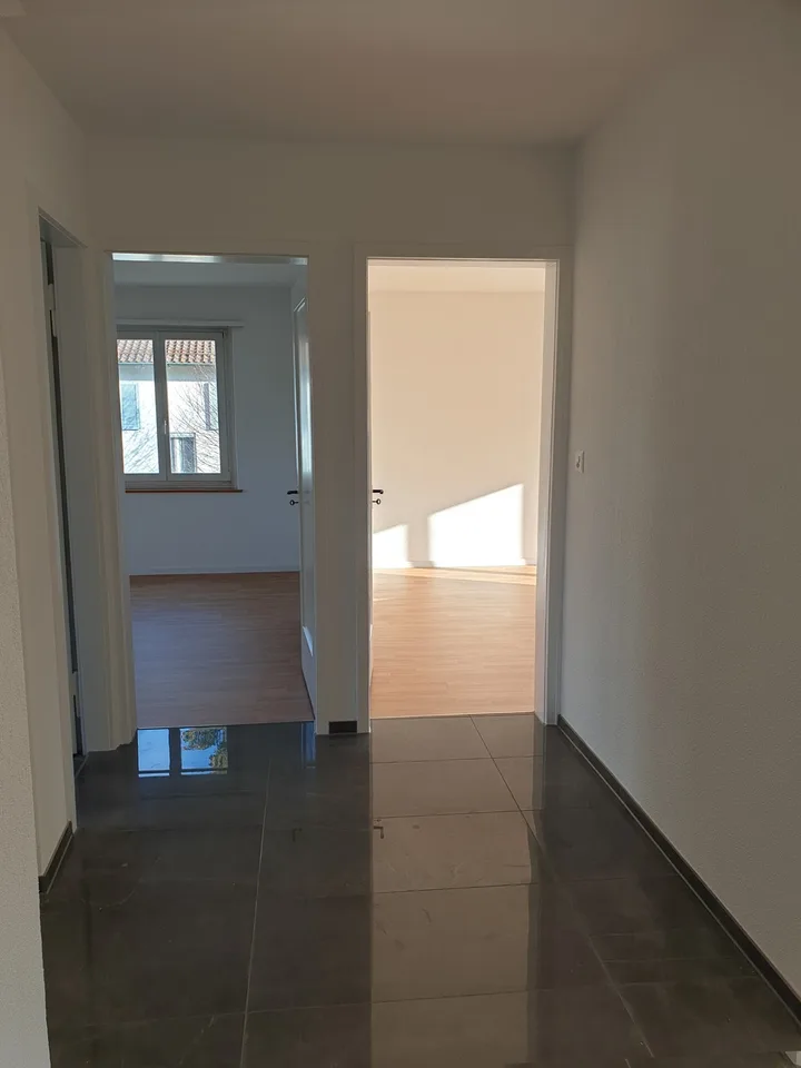 Appartement attractif de 3 pièces avec balcon à Zürich-Schwamendingen – photo 3 sur 6