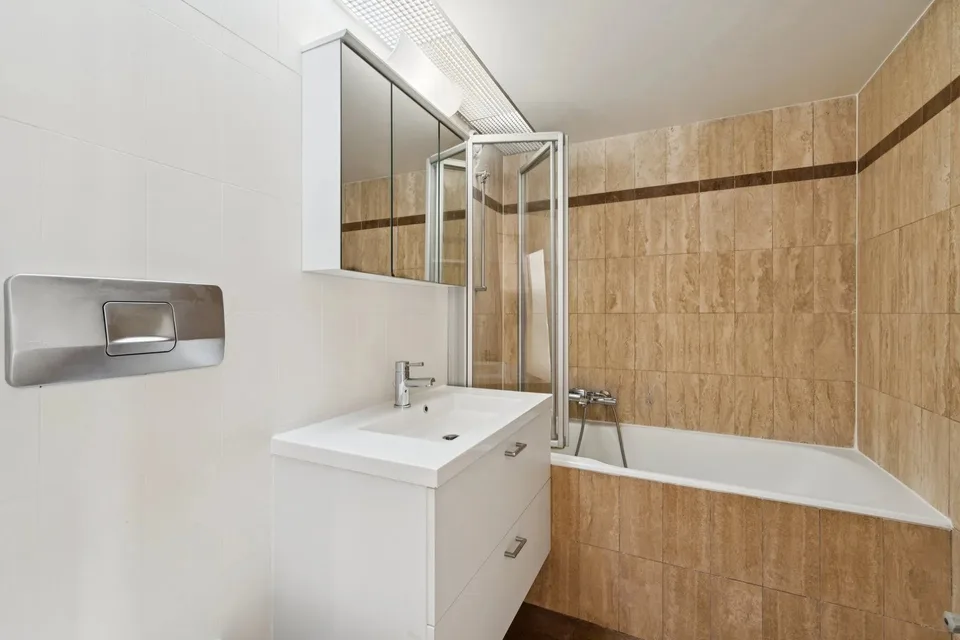 PLEIN CENTRE DE GENÈVE ? RUES BASSES ? ÉLÉGANT DUPLEX AVEC ASCENSEUR – photo 12 sur 13