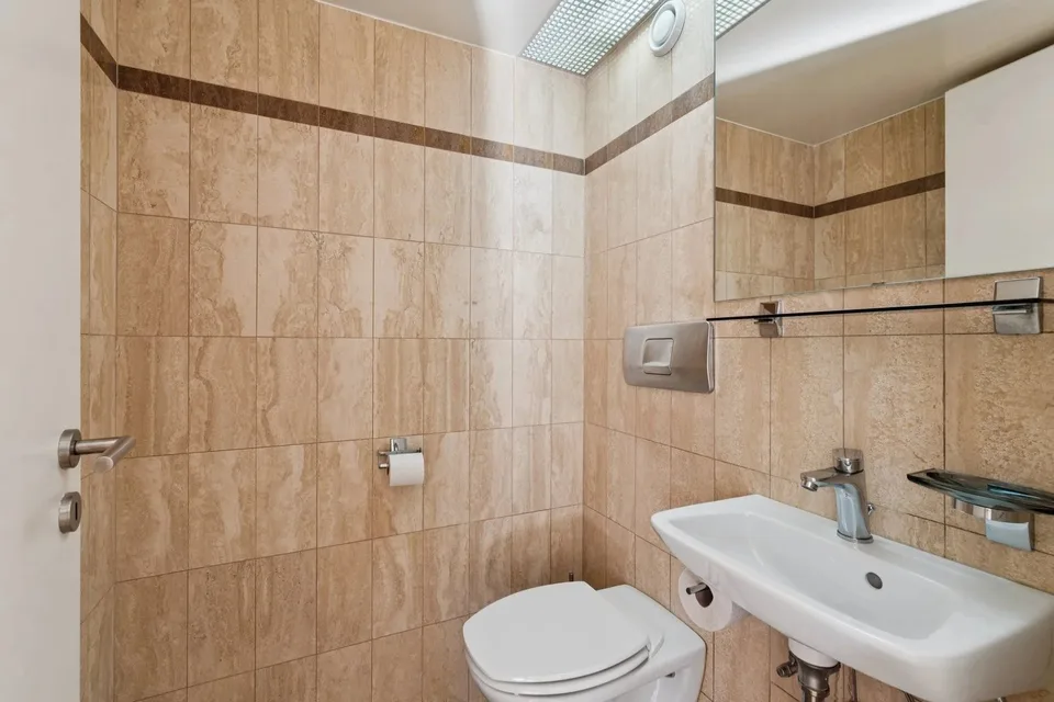 PLEIN CENTRE DE GENÈVE ? RUES BASSES ? ÉLÉGANT DUPLEX AVEC ASCENSEUR – photo 11 sur 13
