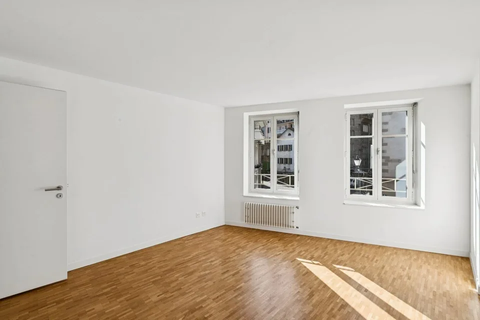 PLEIN CENTRE DE GENÈVE ? RUES BASSES ? ÉLÉGANT DUPLEX AVEC ASCENSEUR – photo 9 sur 13