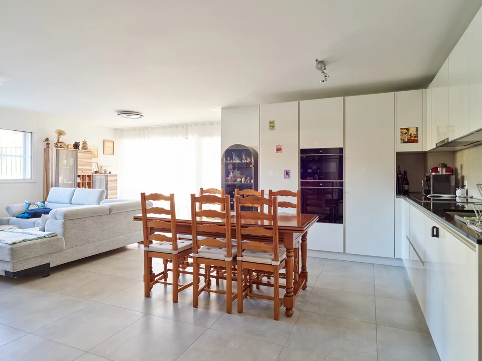 In vendita - Appartamento di 3,5 locali con terrazza e giardino – foto 3 di 12
