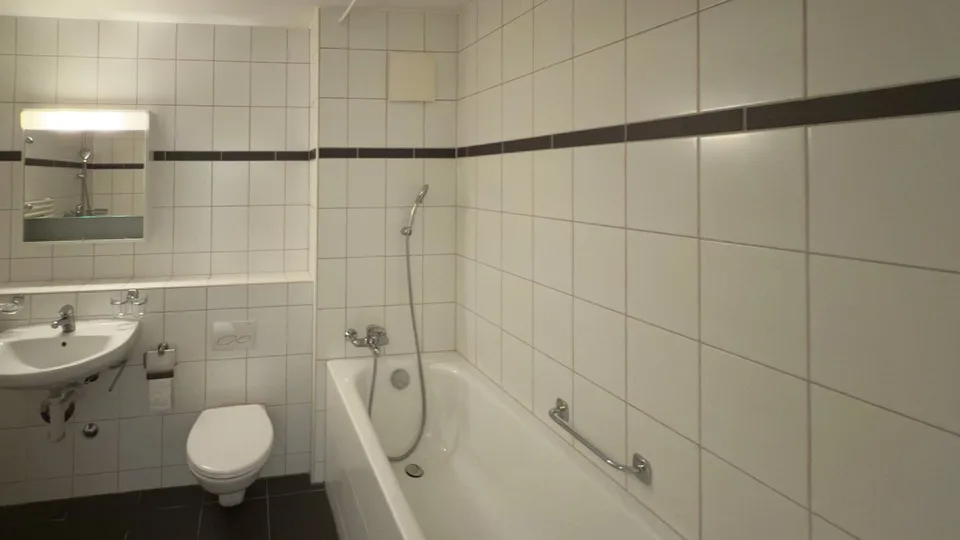 Grosszügige Wohnung mit Wintergarten – Foto 2 von 9