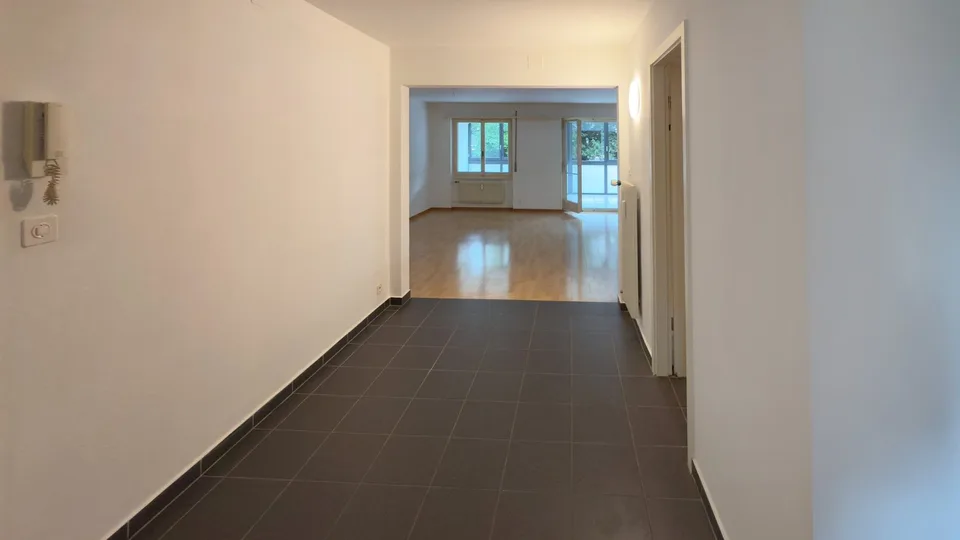 Grosszügige Wohnung mit Wintergarten – Foto 4 von 9