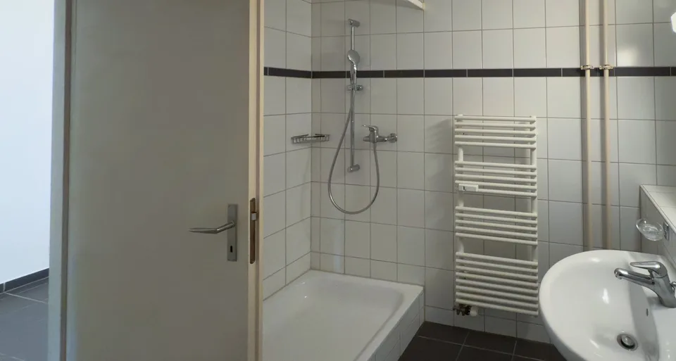 Grosszügige Wohnung mit Wintergarten – Foto 3 von 9