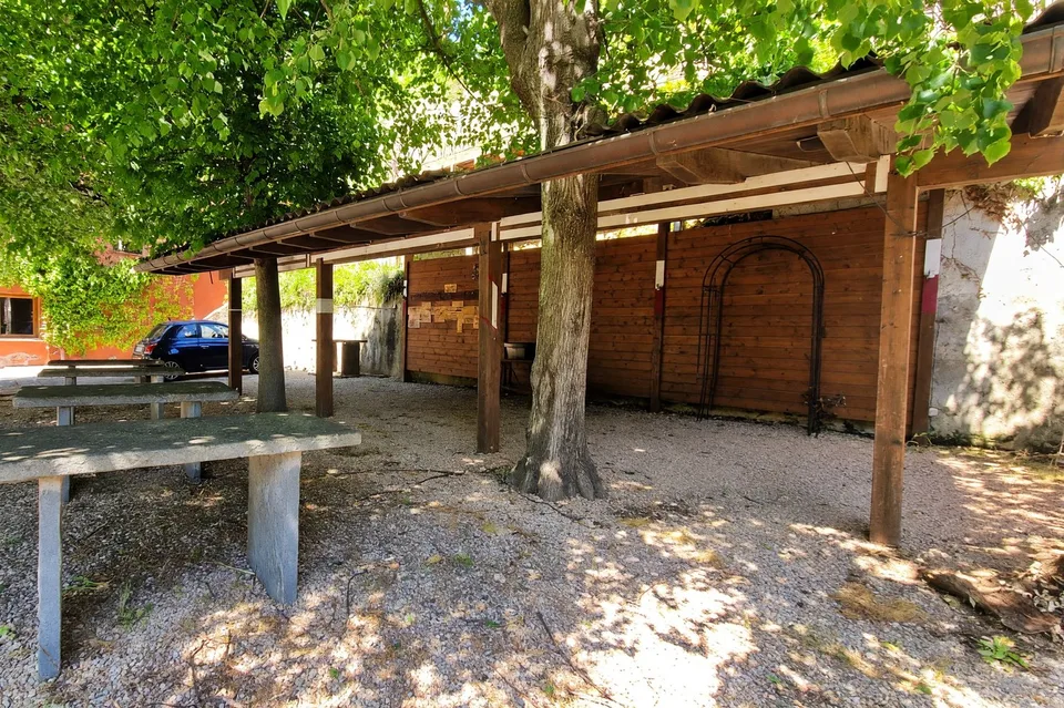 Immeuble plurifamilial avec deux appartements et espace commercial – photo 15 sur 15