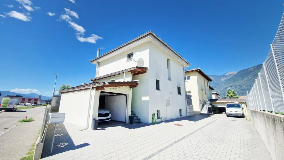 Maison indépendante moderne 6,5 pièces avec jardin et bain à remous – photo 14 sur 14
