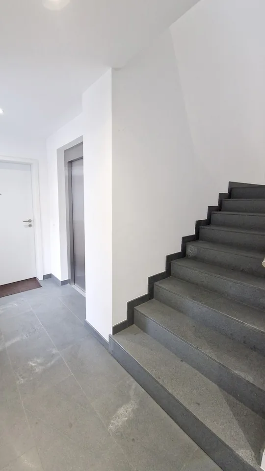 Élégant appartement 3,5 pièces dans une cour méticuleusement rénovée. – photo 14 sur 17