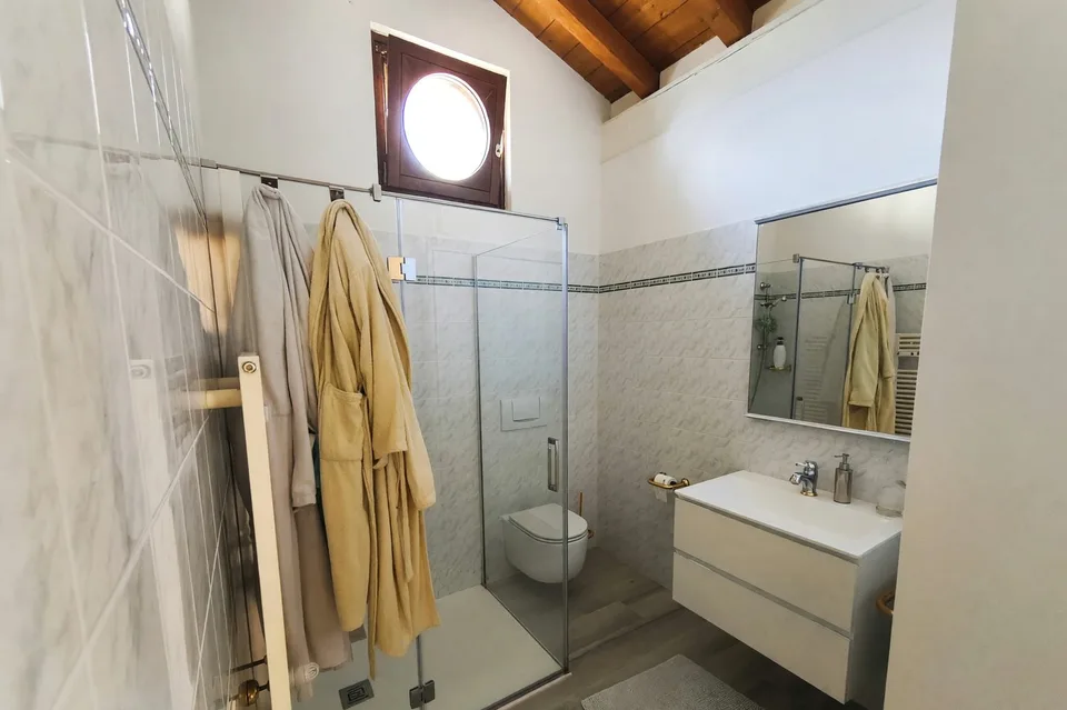 Elegante appartement 4,5 pièces avec vue sur le lac et jardin privé à Capolago rénové – photo 14 sur 21