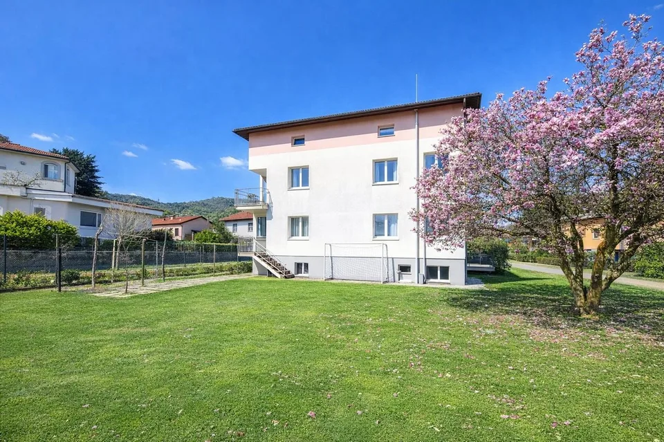 Maison bifamiliale 4,5 et 4,5 avec jardin, trois terrasses et grand grenier. – photo 17 sur 18