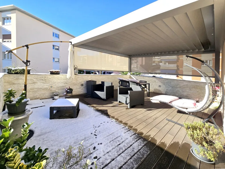 Appartement raffiné 4,5 pièces, complètement rénové avec terrasse et cheminée. – photo 15 sur 16