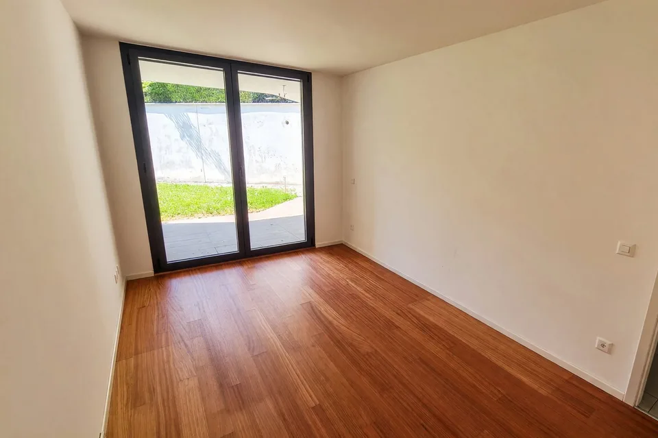 Casa contigua 5,5 locali con terrazza vista lago e giardino a Lopagno – foto 14 di 23