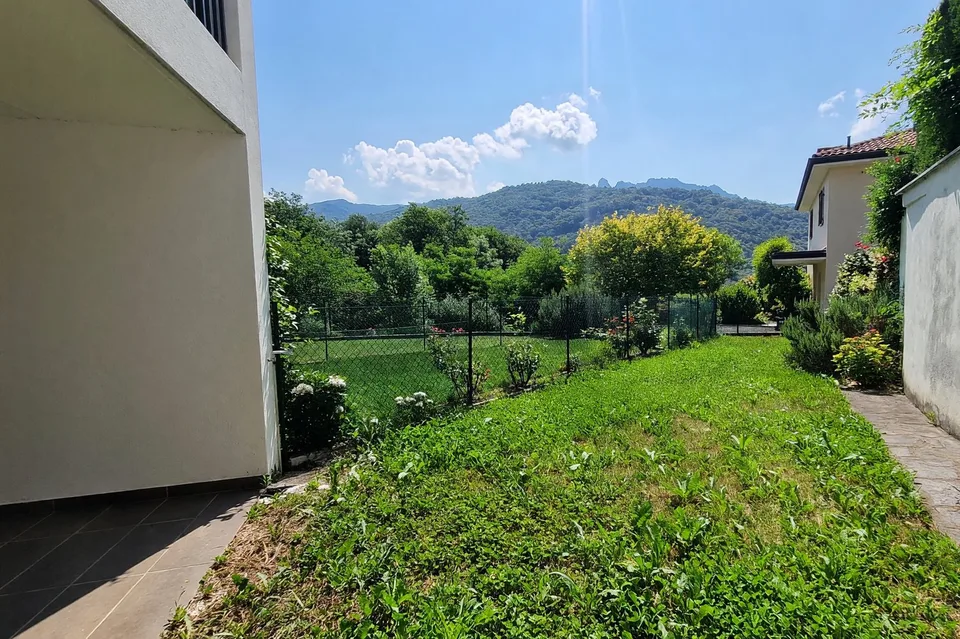 Casa contigua 5,5 locali con terrazza vista lago e giardino a Lopagno – foto 21 di 23