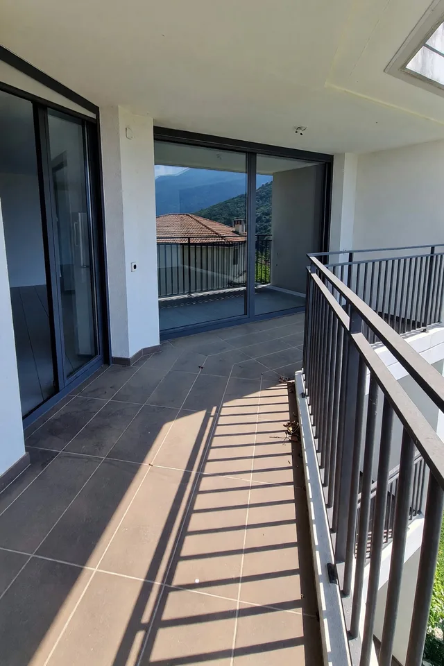 Casa contigua 5,5 locali con terrazza vista lago e giardino a Lopagno – foto 15 di 23