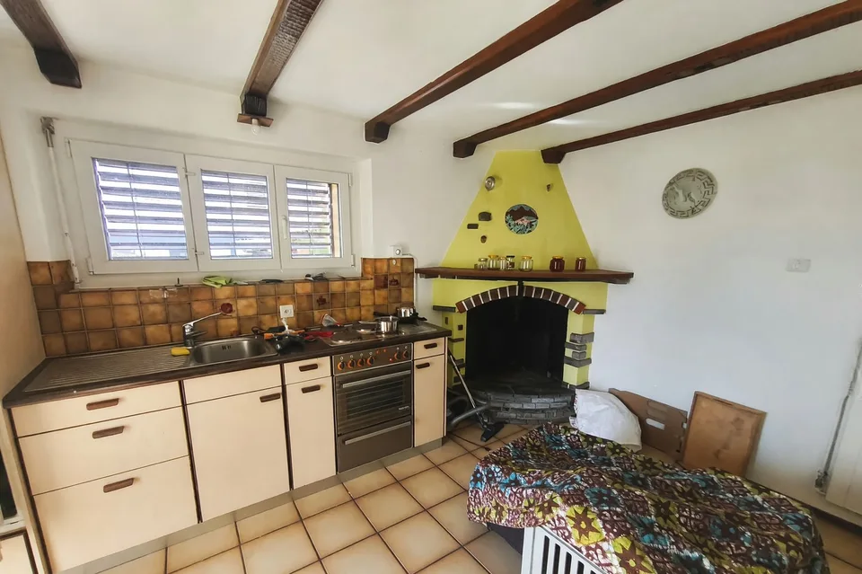 Schöne 5,5-Zimmer-Villa mit großem Garten und Grotte mit Kamin – Foto 14 von 15