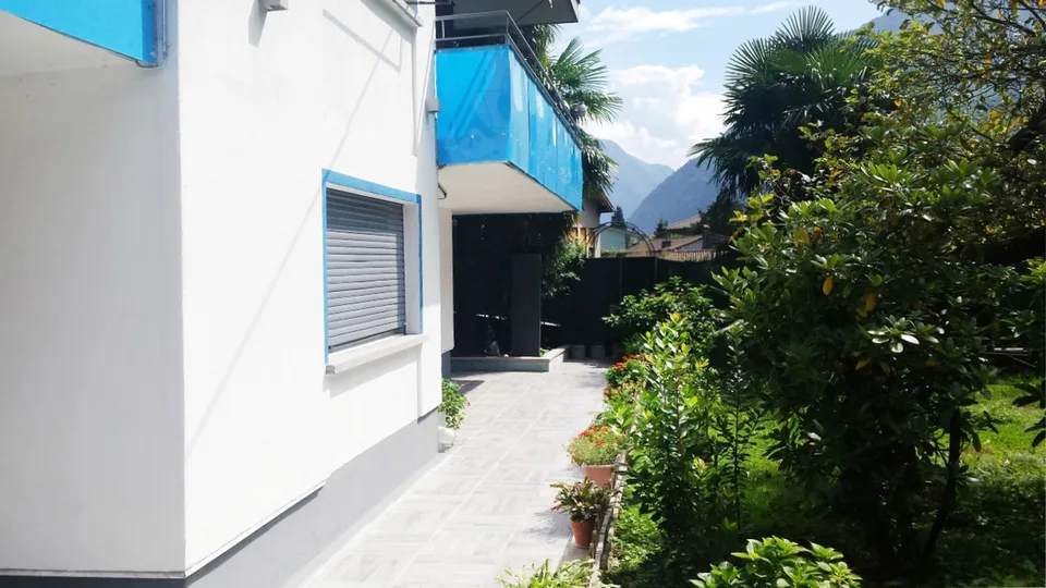 Große Villa mit 9 Zimmern, Swimmingpool und großem Garten – Foto 13 von 14