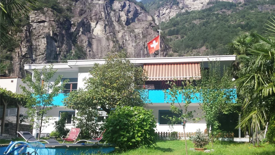 Große Villa mit 9 Zimmern, Swimmingpool und großem Garten – Foto 14 von 14