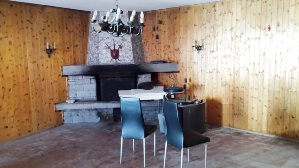 Große Villa mit 9 Zimmern, Swimmingpool und großem Garten – Foto 8 von 14