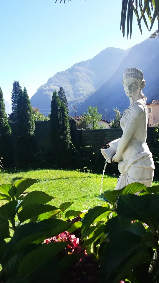 Große Villa mit 9 Zimmern, Swimmingpool und großem Garten – Foto 12 von 14