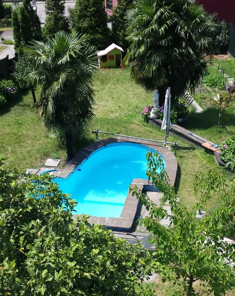 Große Villa mit 9 Zimmern, Swimmingpool und großem Garten – Foto 11 von 14