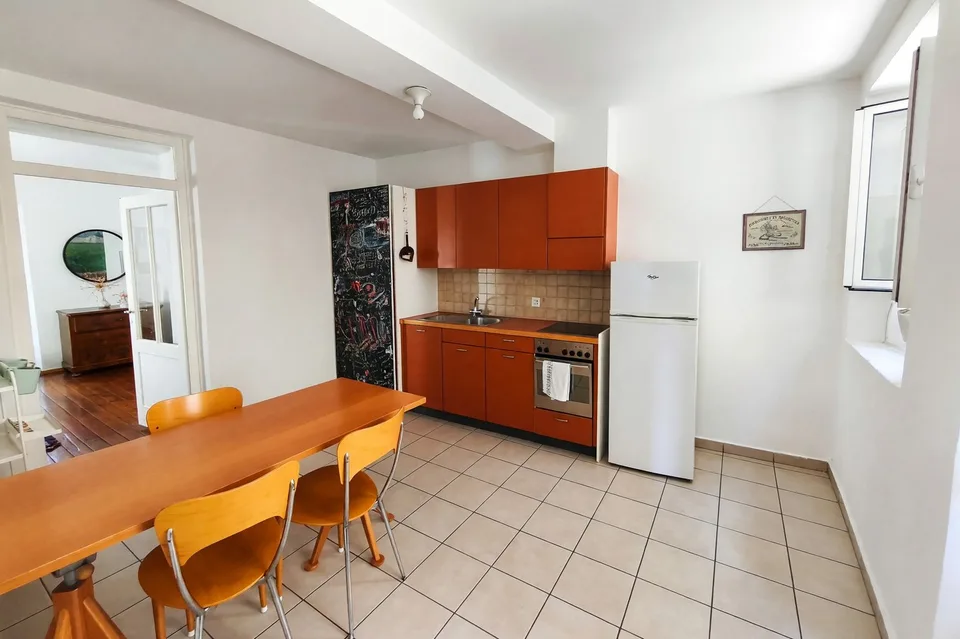 Zweifamilienhaus mit 7 Zimmern und Garten in Davesco renoviert – Foto 12 von 24