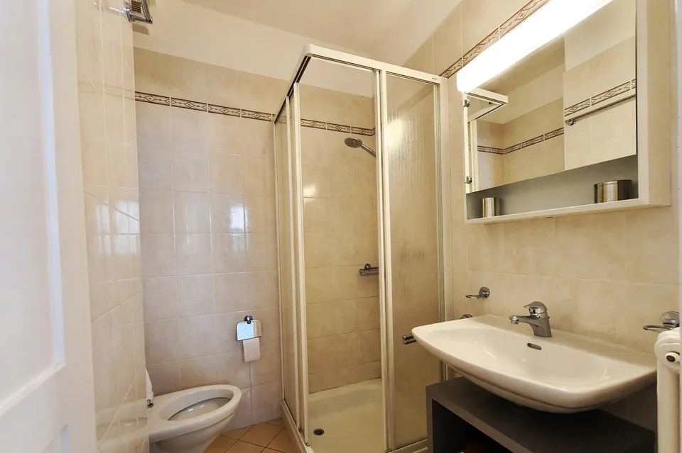 Zweifamilienhaus mit 7 Zimmern und Garten in Davesco renoviert – Foto 20 von 24