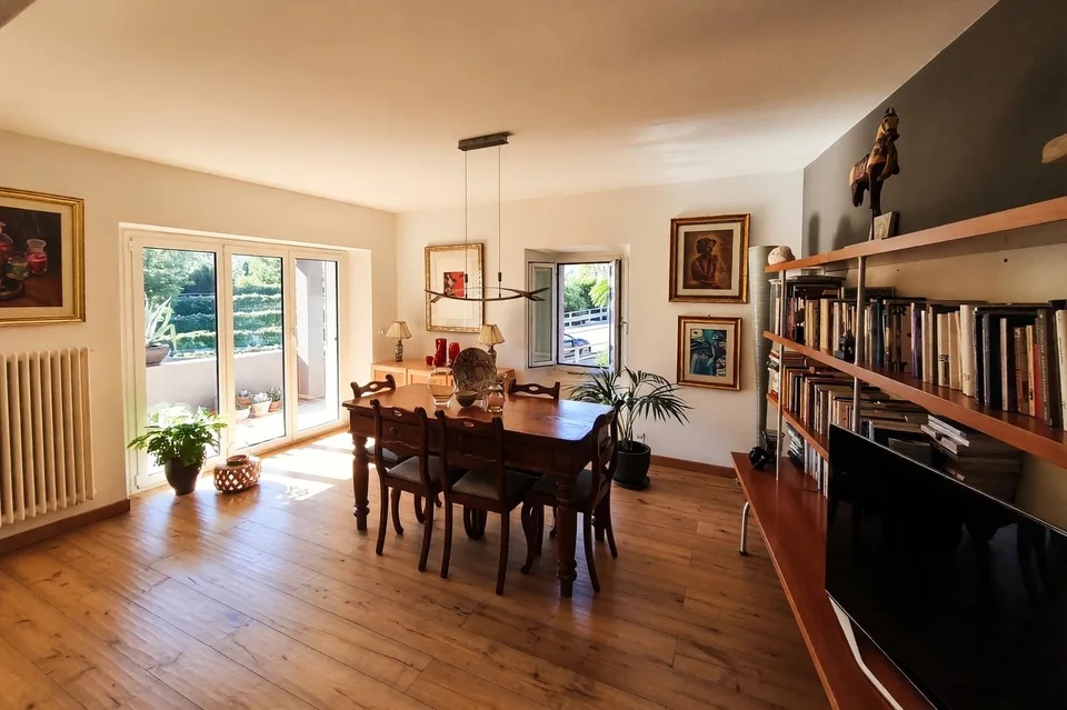 Zweifamilienhaus mit 7 Zimmern und Garten in Davesco renoviert – Foto 7 von 24