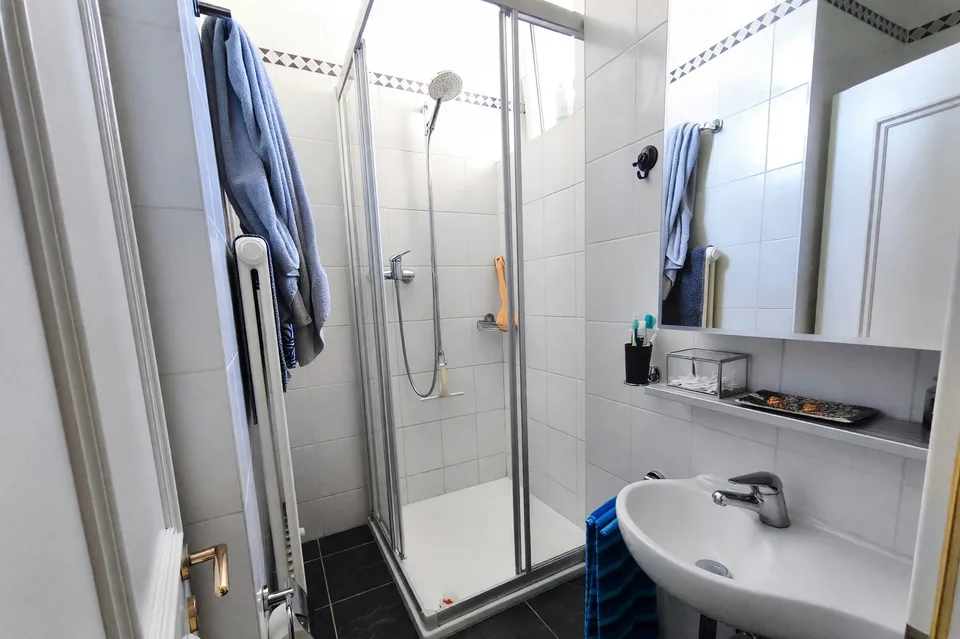 Zweifamilienhaus mit 7 Zimmern und Garten in Davesco renoviert – Foto 19 von 24