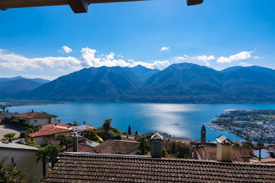 Einzelvilla 5,5 mit Seeblick, Garten und Kamin – Foto 2 von 25