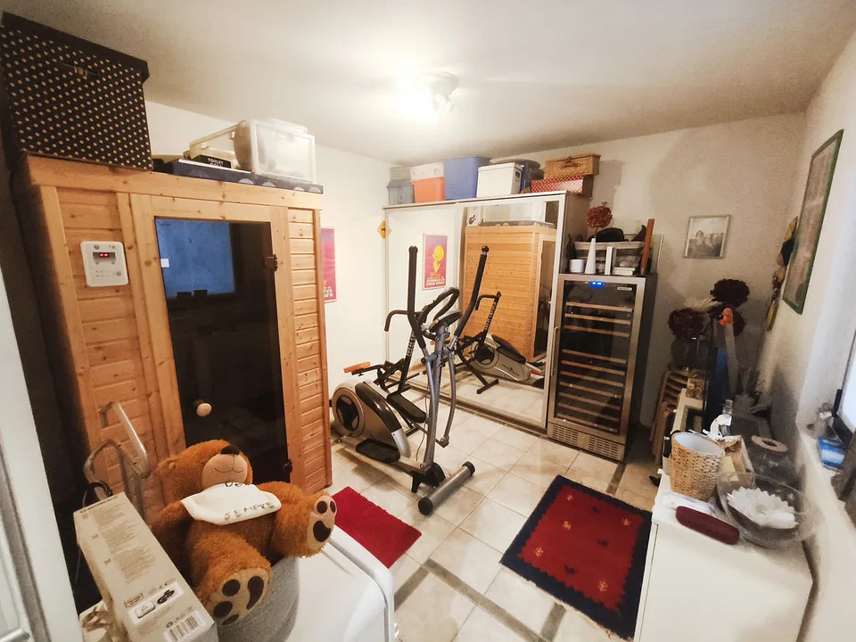 Maison merveilleuse de 6,5 pièces avec jardin et piscine à contre-courant – photo 17 sur 19