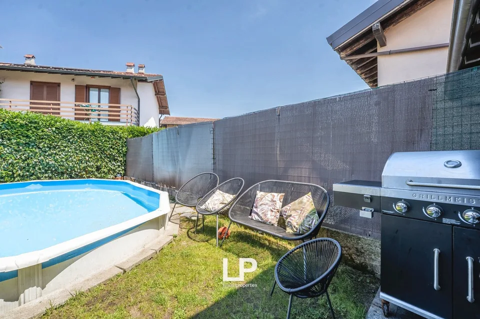 Villetta bifamiliare con giardino a Sesto Calende – foto 12 di 13