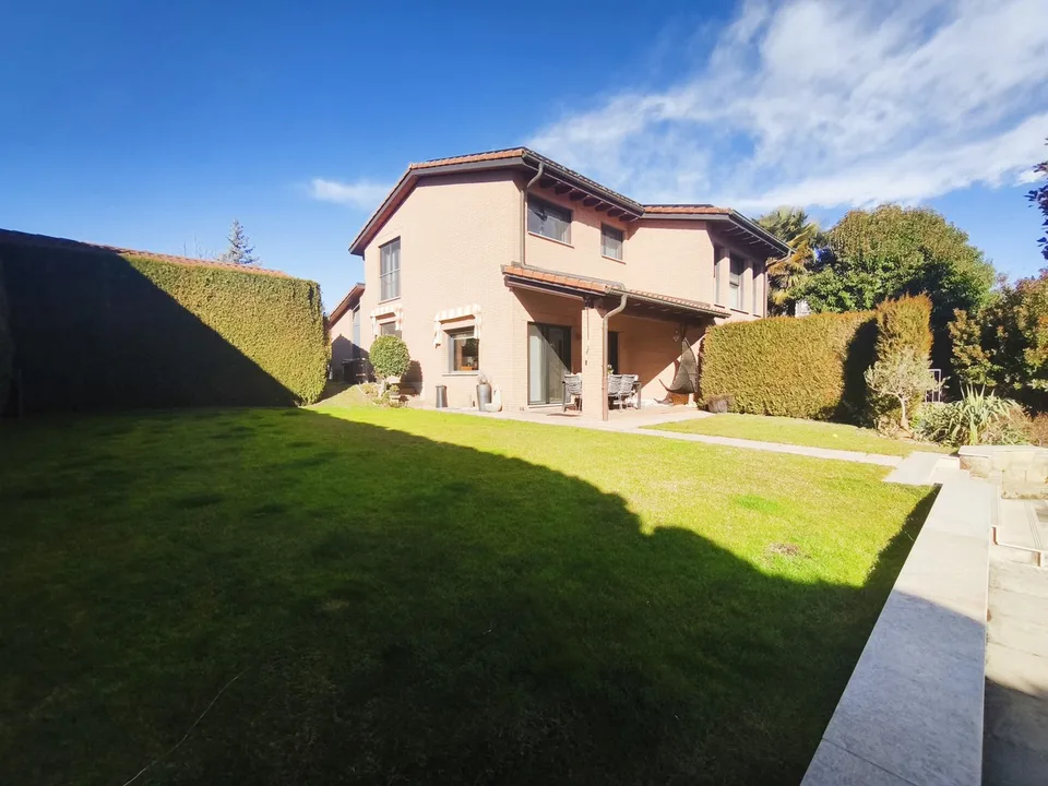 Villa de 5,5 pièces avec piscine chauffée, jardin privé et grands espaces – photo 16 sur 18