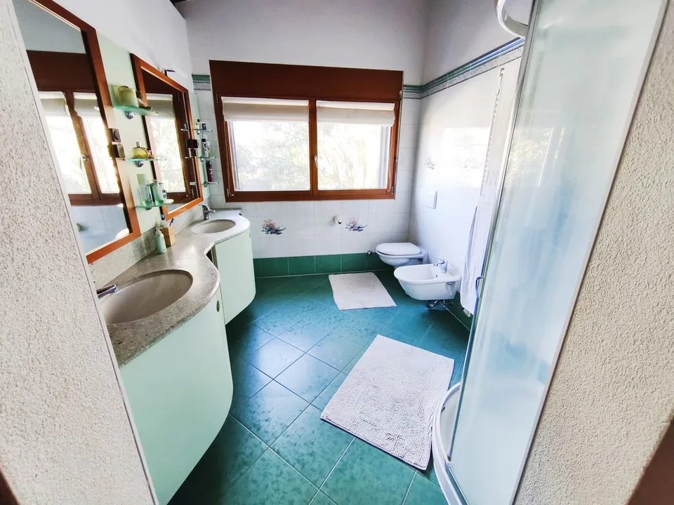 Villa de 5,5 pièces avec piscine chauffée, jardin privé et grands espaces – photo 14 sur 18