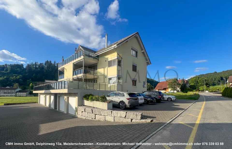 Charmante Dachwohnung mit Weitblick in Kirchleerau – 4.5 Zimmer, 147 m² – Foto 2 von 12