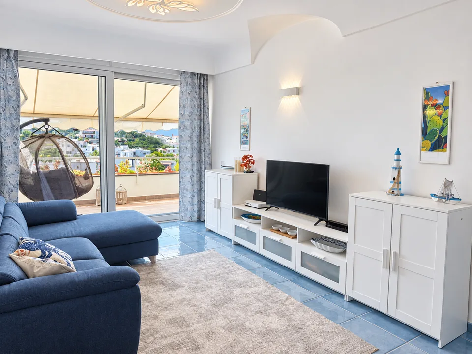 Luminoso Appartamento in Vendita a Ischia – 3.5 Locali con Vista Panoramica – foto 2 di 8