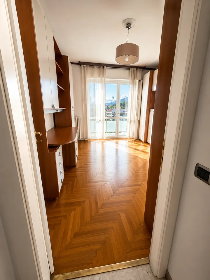 Helles 3.5-Zimmer-Apartment mit Balkon in Varese – sofort verfügbar – Foto 10 von 10
