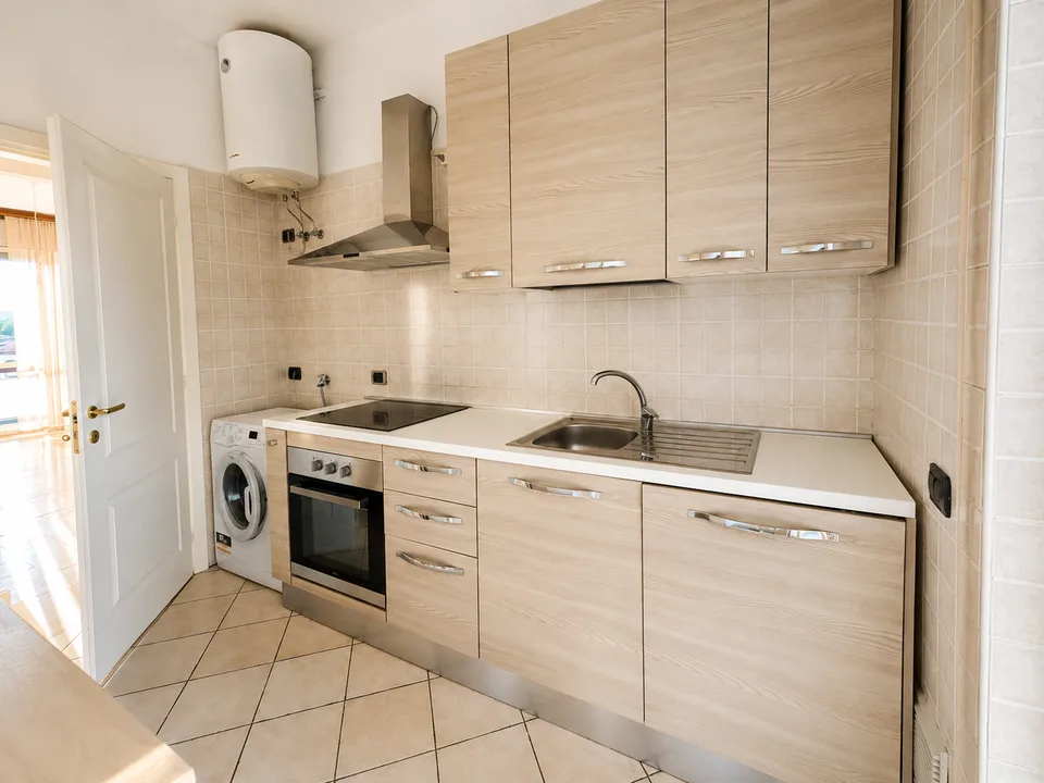 Helles 3.5-Zimmer-Apartment mit Balkon in Varese – sofort verfügbar – Foto 9 von 10