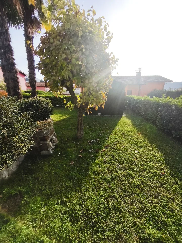Villa indépendante élégante de 5,5 pièces avec piscine et grand jardin – photo 14 sur 15