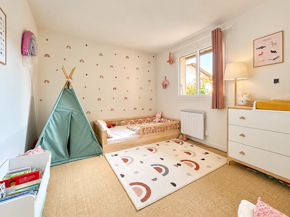 ANNECY-LE-VIEUX CHARMANTE MAISON FAMILIALE, 4 CHAMBRES, JARDIN ET TERRASSE – photo 10 sur 13
