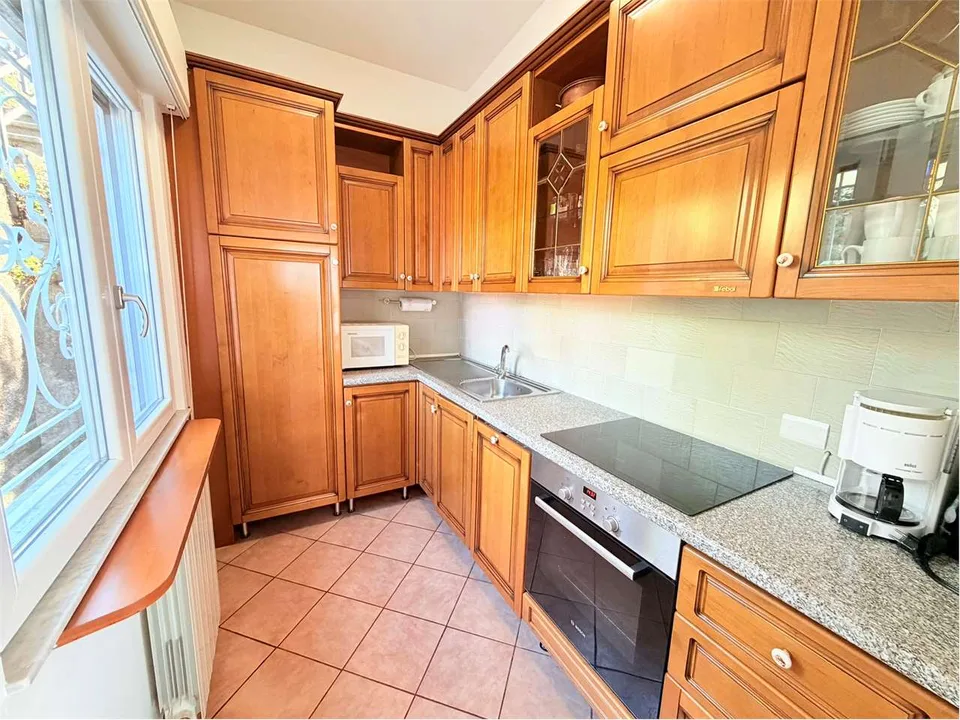 Single-family house in good condition, near the beach, with – photo 7 of 13