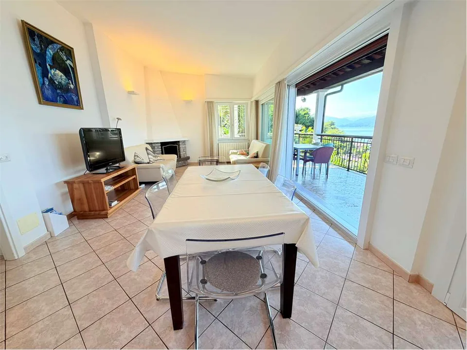 Single-family house in good condition, near the beach, with – photo 3 of 13