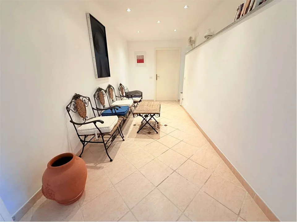 Single-family house in good condition, near the beach, with – photo 11 of 13