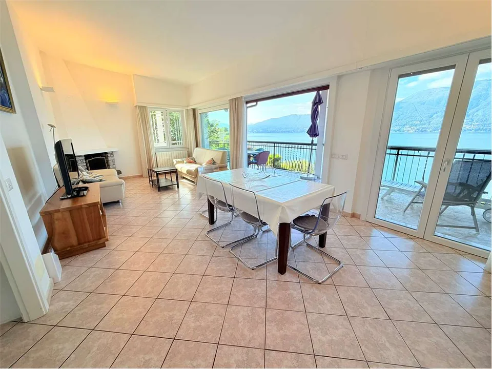 Single-family house in good condition, near the beach, with – photo 2 of 13